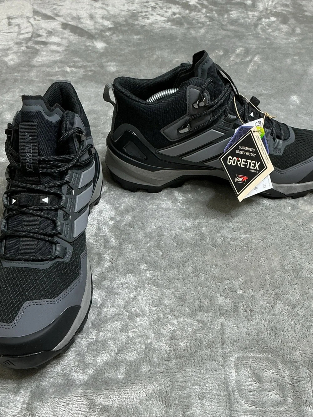 adidas Terrex Skychaser Gore-tex Mid Top Hiking boots Shoes Women’s size 8.5